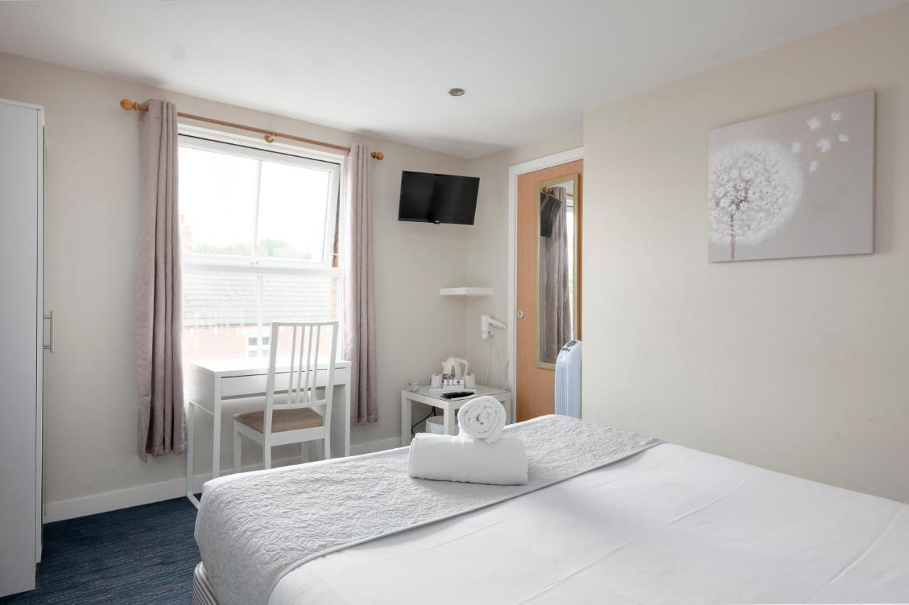 The R Inn Hotel Desborough Exterior photo